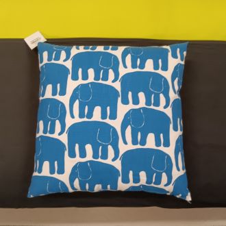 Elefantti tyyny , sininen polyesteri.